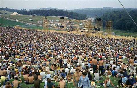 69 Wild Woodstock Photos Thatll Transport You To The Summer。